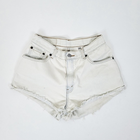 *Free with Purchase* Levi’s Denim Shorts Cut Off's 550 Cheeky Frayed Distressed - Picture 4 of 7